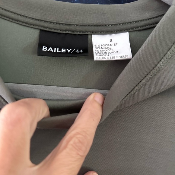 Ruched pullover - Picture 2 of 6